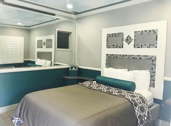 Royala Inn allows check-in for 18 year-old guests