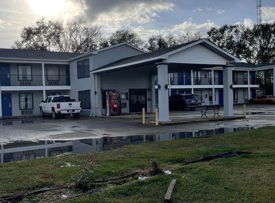 Kinder Inn allows check-in for 18 year-old guests