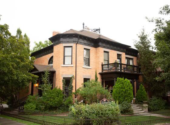 Ellerbeck Mansion Bed & Breakfast allows check-in for 18 year-old guests