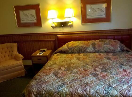 The Travelers Inn allows check-in for 18 year-old guests