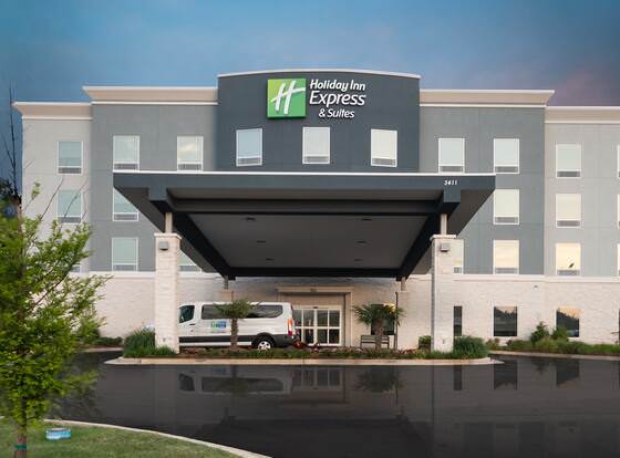Holiday Inn Express & Suites Memphis Arpt Elvis Presley Blv, an IHG Hotel allows check-in for 18 year-old guests