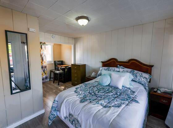 Cottage Inn allows check-in for 18 year-old guests