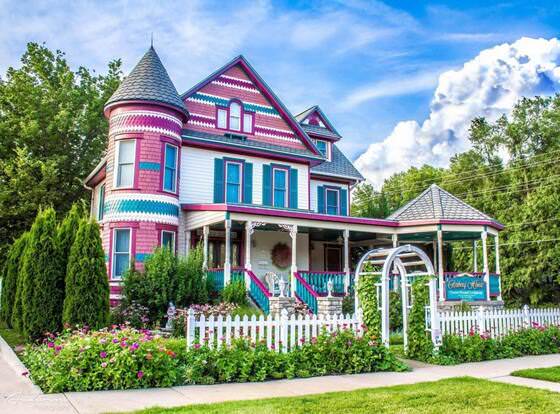 Rosberg House allows check-in for 18 year-old guests