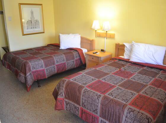 Economy Lodge allows check-in for 18 year-old guests