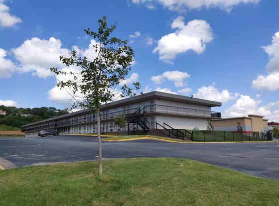 Super Stay Inn allows check-in for 18 year-old guests