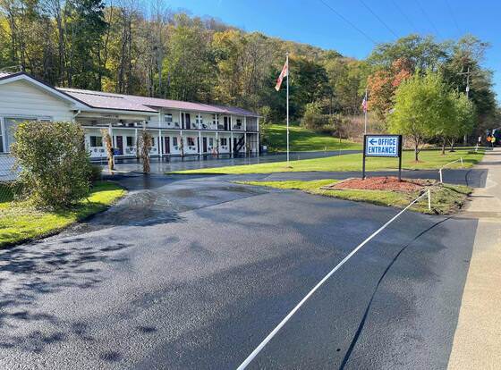 Budget Lodge Warren allows check-in for 18 year-old guests