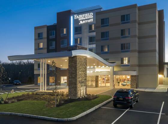 Fairfield Inn & Suites Boston Marlborough/Apex Center allows check-in for 18 year-old guests