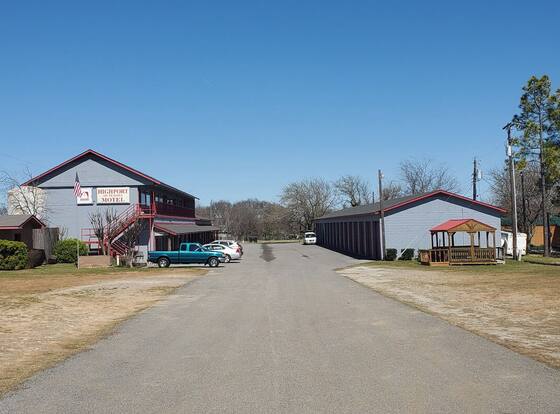 HighPort INN allows check-in for 18 year-old guests