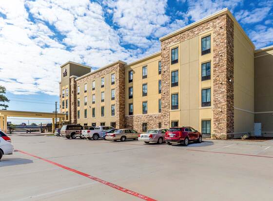Comfort Suites allows check-in for 18 year-old guests