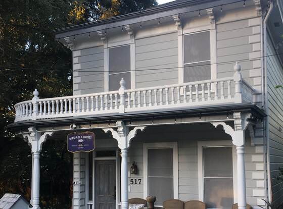 Broad Street Inn allows check-in for 18 year-old guests