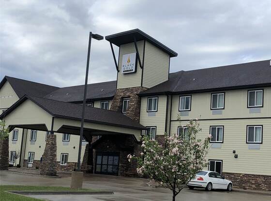 Black Gold Suites Stanley allows check-in for 18 year-old guests