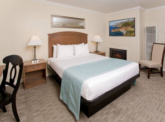 Villa Franca Inn allows check-in for 18 year-old guests