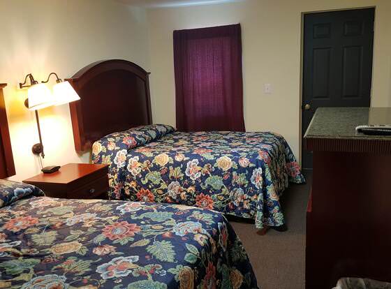 Pleasant Hill Motel allows check-in for 18 year-old guests