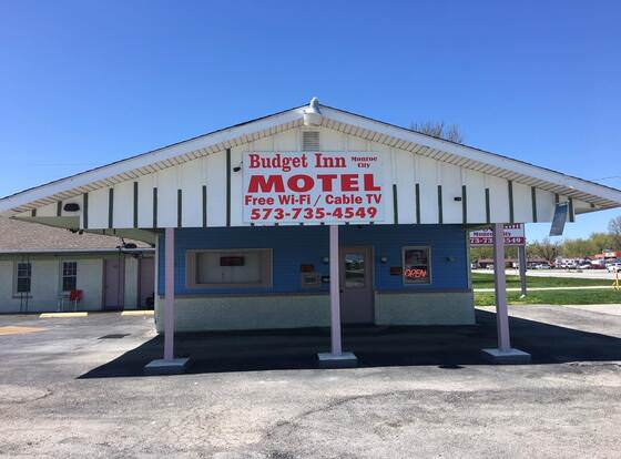 Motel 728 allows check-in for 18 year-old guests