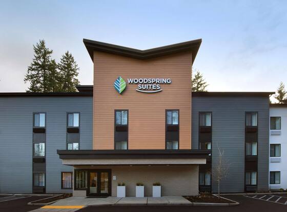 WoodSpring Suites Seattle Redmond allows check-in for 18 year-old guests