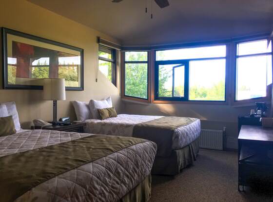 Kenai Airport Hotel allows check-in for 18 year-old guests