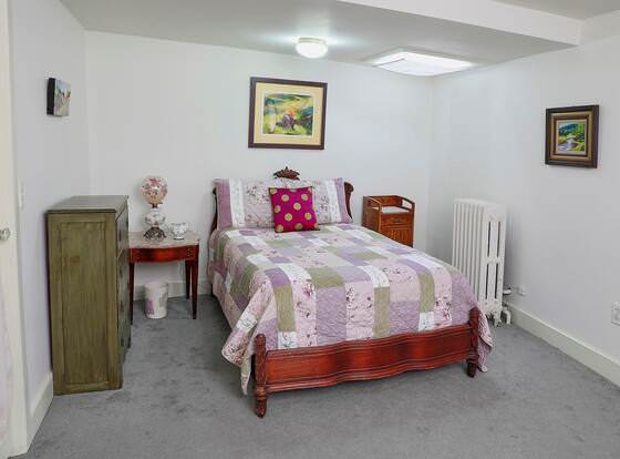 Schwartz's Inn allows check-in for 18 year-old guests