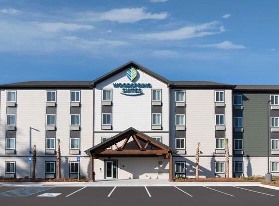WoodSpring Suites Savannah Pooler allows check-in for 18 year-old guests