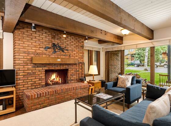 Cottonwoods by Frias Properties allows check-in for 18 year-old guests