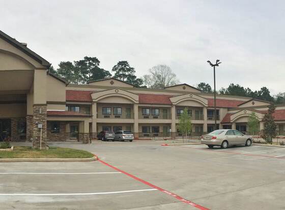 Scottish Inn & Suites allows check-in for 18 year-old guests