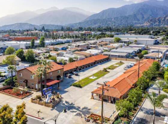 Oak Park Motel allows check-in for 18 year-old guests