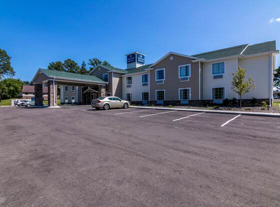 Cobblestone Inn & Suites - Barron allows check-in for 18 year-old guests