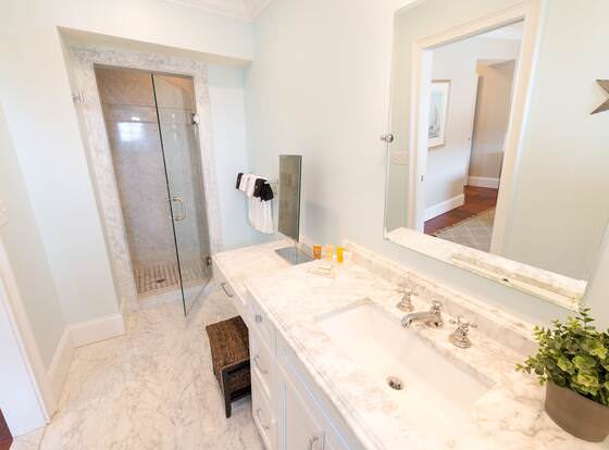 The Newport Lofts – 543 Thames Street allows check-in for 18 year-old guests