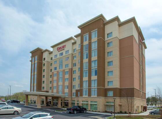 Drury Inn & Suites Pittsburgh Airport Settlers Ridge allows check-in for 18 year-old guests