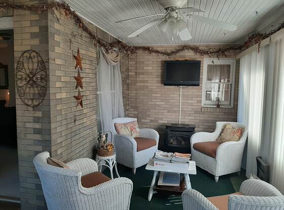 Barclay Bed and Breakfast allows check-in for 18 year-old guests