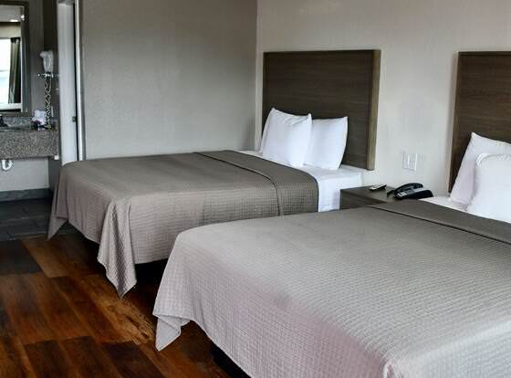 Lockhart Inn allows check-in for 18 year-old guests