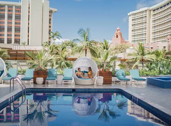 Outrigger Waikiki Beachcomber Hotel allows check-in for 18 year-old guests