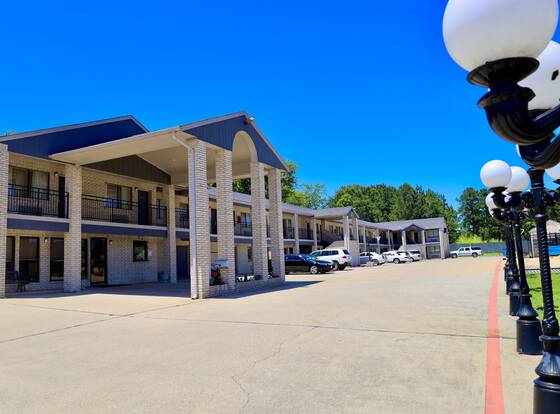 Regency Inn & Suites allows check-in for 18 year-old guests