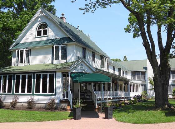 Rosemont Inn Resort B&B allows check-in for 18 year-old guests