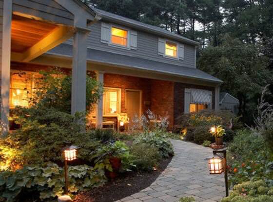 Journey Inn Bed & Breakfast allows check-in for 18 year-old guests