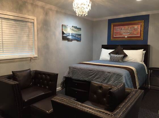 Palmer's Motel allows check-in for 18 year-old guests