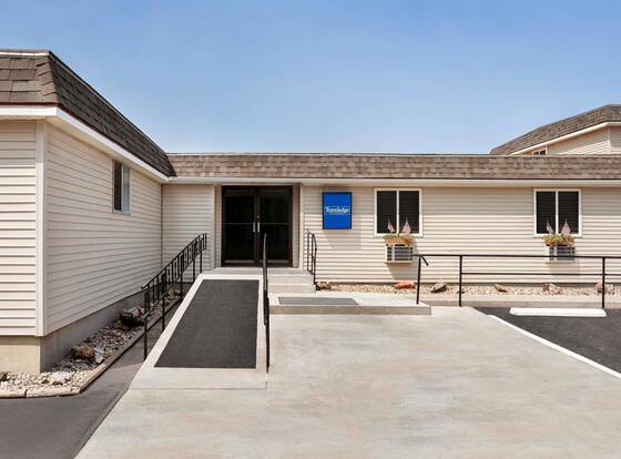 Travelodge by Wyndham Edgemont allows check-in for 18 year-old guests