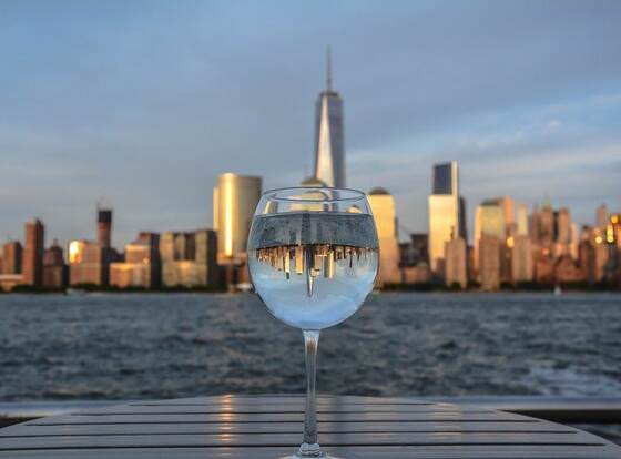 15 MINS TO TIME SQ AND WTC allows check-in for 18 year-old guests