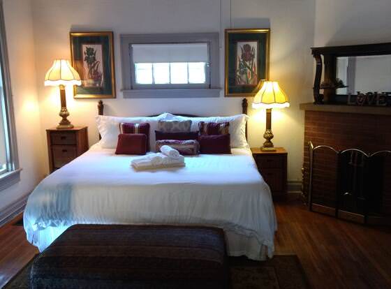 Beautiful Downtown Indy Guest Homes allows check-in for 18 year-old guests