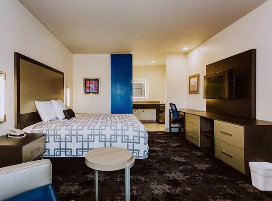 Palace Inn Airtex allows check-in for 18 year-old guests
