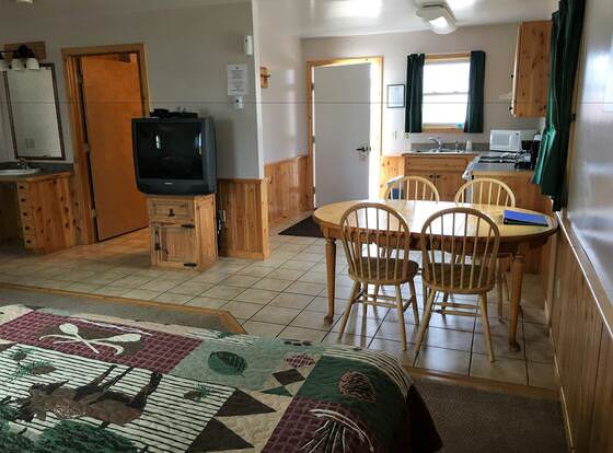 Tenderfoot Cabins & Motel allows check-in for 18 year-old guests