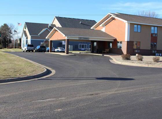 Coratel Inn & Suites by Jasper Stillwater allows check-in for 18 year-old guests