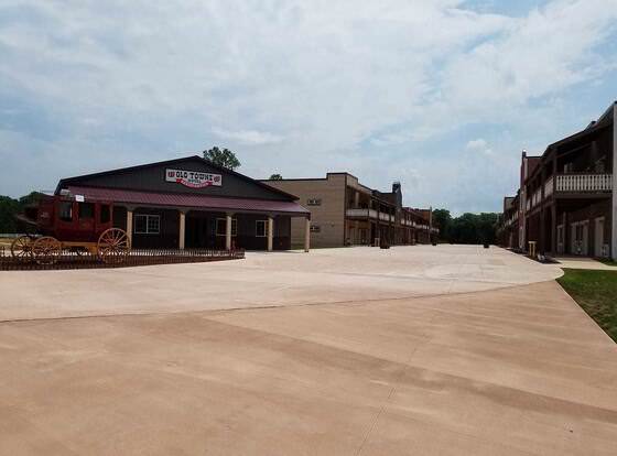 Woodside Old Towne Hotel allows check-in for 18 year-old guests