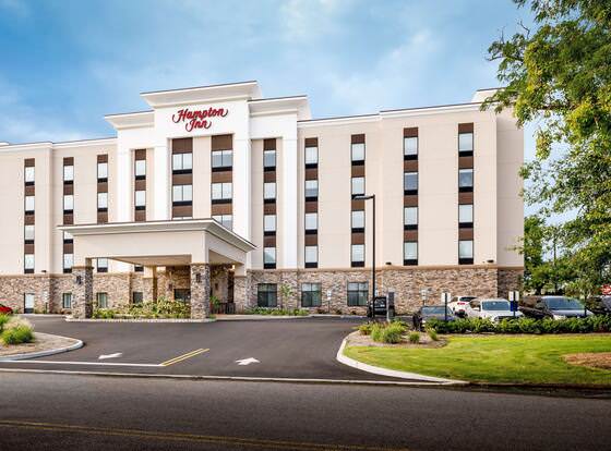 Hampton Inn Paramus allows check-in for 18 year-old guests