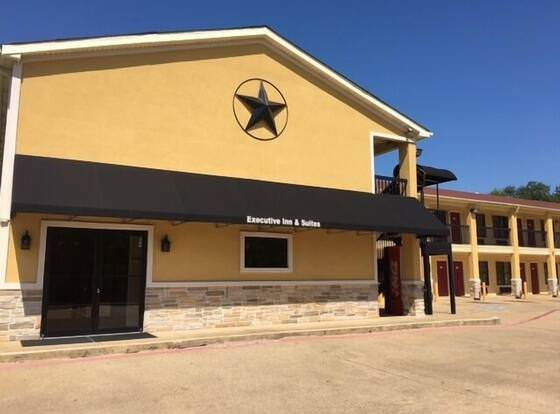 Executive Inn & Suites allows check-in for 18 year-old guests