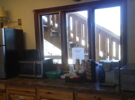 Ragged Butte Inn allows check-in for 18 year-old guests