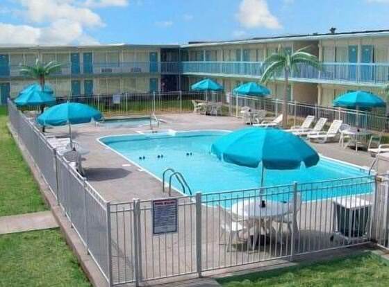 Ridge Crest Hotel allows check-in for 18 year-old guests