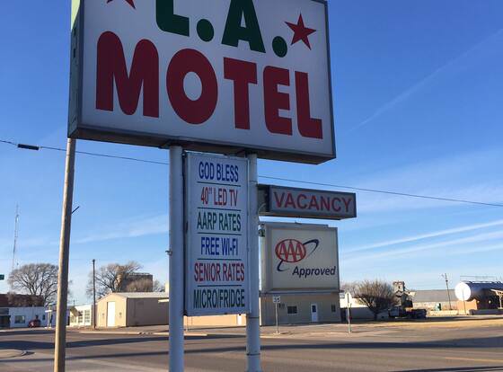 La Motel allows check-in for 18 year-old guests