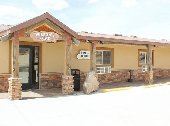 Bryce UpTop Lodge allows check-in for 18 year-old guests