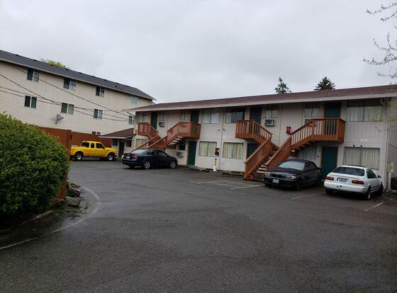 Pacific Lodge Tacoma allows check-in for 18 year-old guests