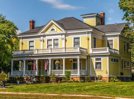 Ringling House Bed & Breakfast allows check-in for 18 year-old guests